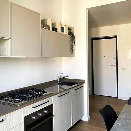 Bilocale Moderno - Lorenteggio 145 Milano